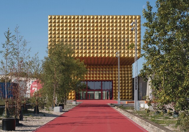 Goldene Fassade des Ragnarocks Museum in Roskilde